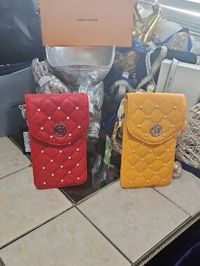 NWT! BADGLEY MISCHKA DIAMOND QUILT & PEARLS PHONE CROSSBODY!